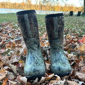Bogs camouflage winter boots. Nice and warm.
